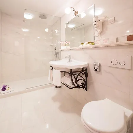 Priska Heritage Hotel 4*