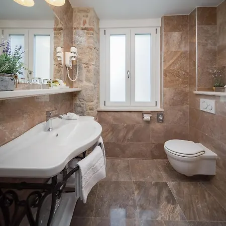 Priska Heritage 4*